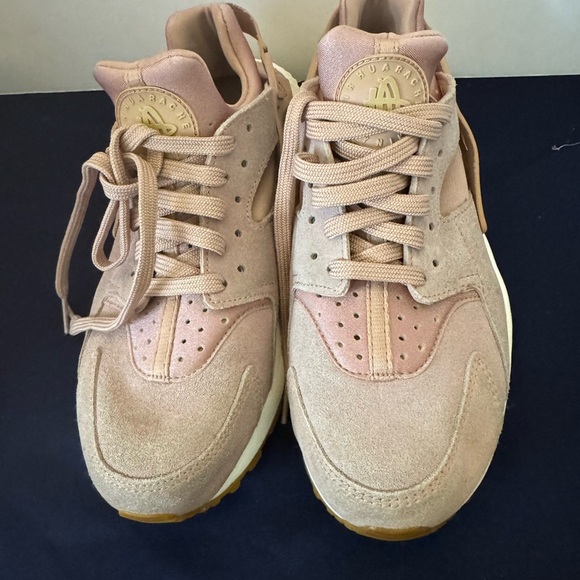 EUC Women’s Nike Sunset Tint Huarache  2017 Size 7.5 - Picture 1 of 13